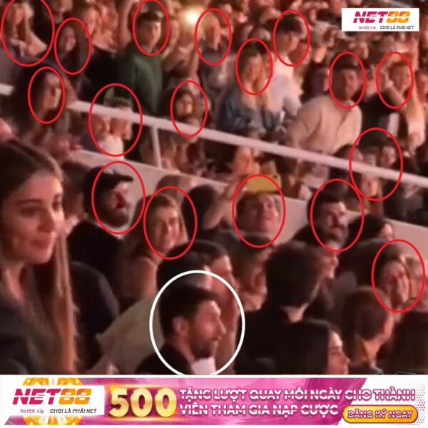 Messi chọn ghế thường để xem buổi hòa nhạc và anh ấy nghĩ rằng sẽ không có ai nhận ra mình ????
