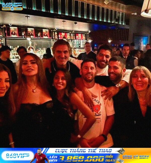 Leo Messi đi chơi cùng bạn bè tối qua ở Miami! Thấy anh mình hạnh phúc là vui rồi ❤