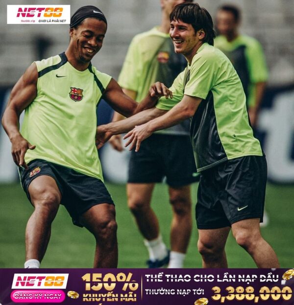 Ronaldinho: “Khi Messi giải nghệ, họ nên để lại chiếc áo số 10 ở đó để không ai có thể chạm vào nữa.”