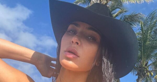 Kim Kardashian praised for showing her 'cellulite' in unedited bikini snaps https://t.co/FG3wbPHXfv https://t.co/tRAuedFdzv