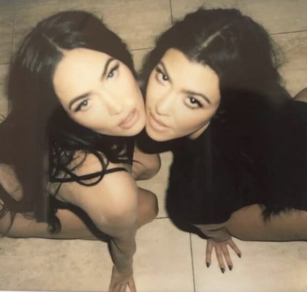 I think of this picture of Kourtney Kardashian and Megan Fox everyday in my head… ???? https://t.co/3fl6clKk6V