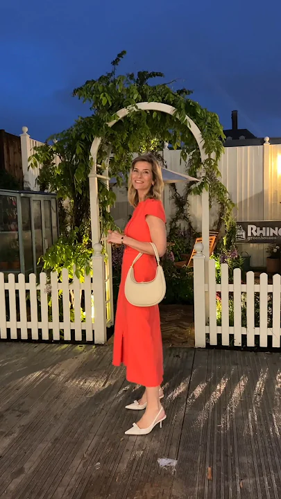 A beautiful red dress for London in bloom ???? Day 27 of timeless outfits