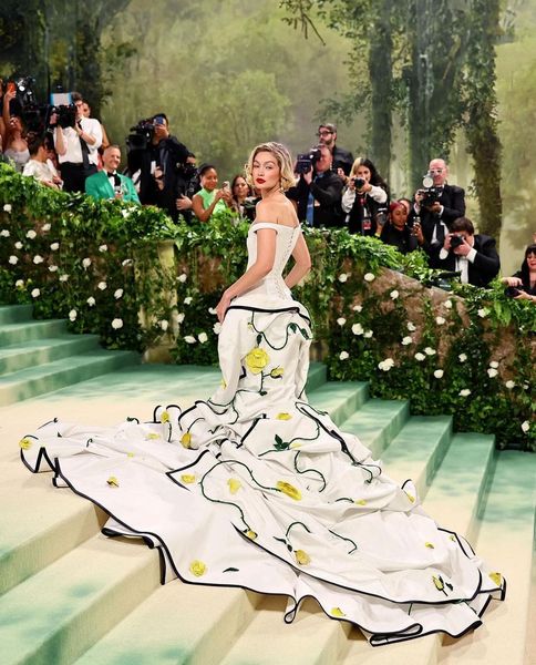 gigihadid: THOM BROWNE x GARDEN OF TIME, MET GALA It was an honor to represent the work of 70 people in this truly magni…