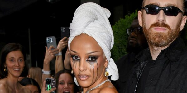 Doja Cat Is Crying In A Towel On Her Way To The Met Gala