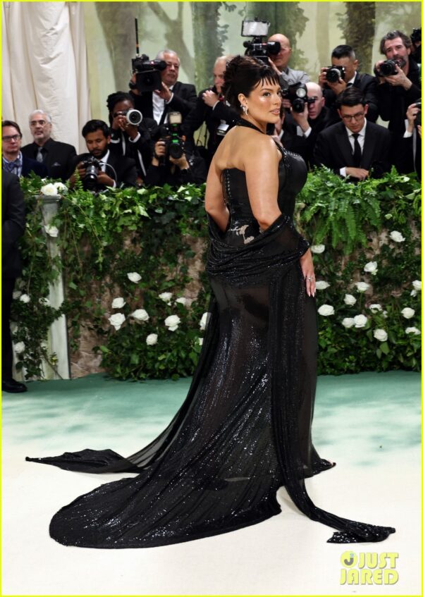 Ashley Graham Kicks Off Met Gala 2024 Red Carpet, Will Host Vogue’s Official Stream: Photo 5037098 | Photos | Just Jared: Celebrity News and Gossip