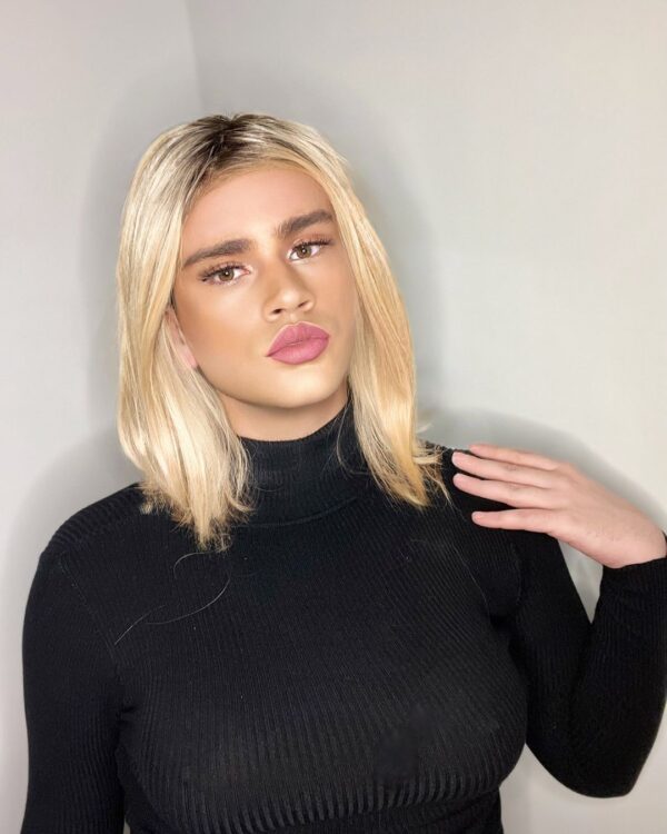 This @thebfstore wig is giving Parisienne 

#trans #transgender  #transgirl  #prada #coach  #blog #pinkdress #tgirl #bla…