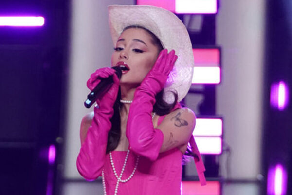 Ariana Grande Performs in Hot Pink Bustier & Flare Pants, ‘The Voice’ – Footwear News