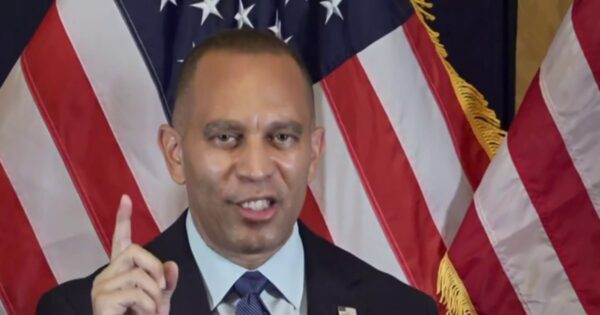 Rep. Hakeem Jeffries strongly endorses VP Harris for president