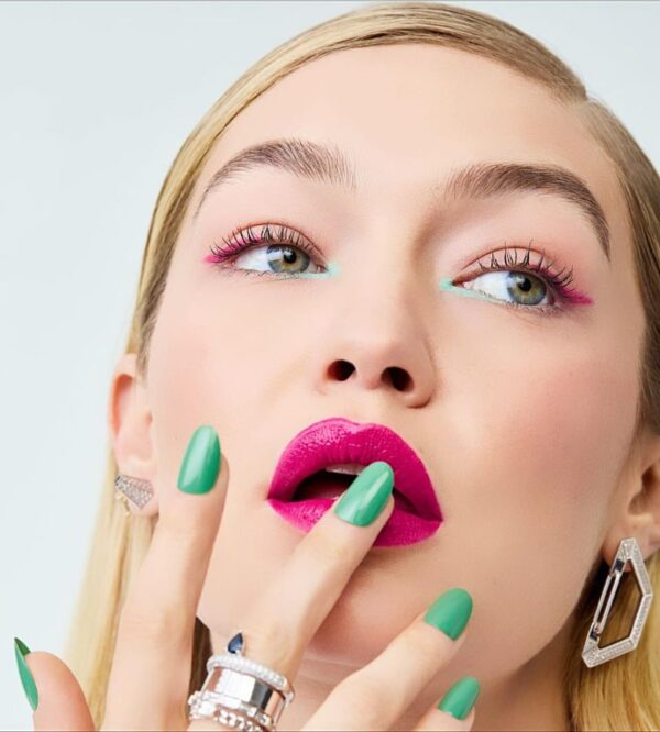 Gigi's new pic for maybelline 🩵🩷