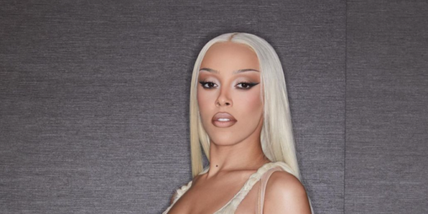 Doja Cat looks like a totally different person with platinum blonde bouffant hair