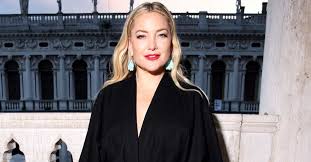 Kate Hudson Poses in Tiny Bikini While Vacationing in Greece …