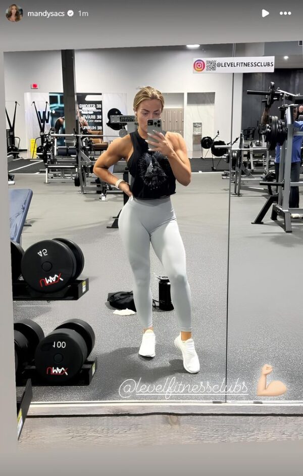 #MandyRose stays laser-focused in the gym! 💪✨