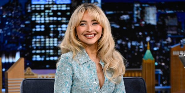 Sabrina Carpenter Sparkles in a Blue Set on ‘The Tonight Show’