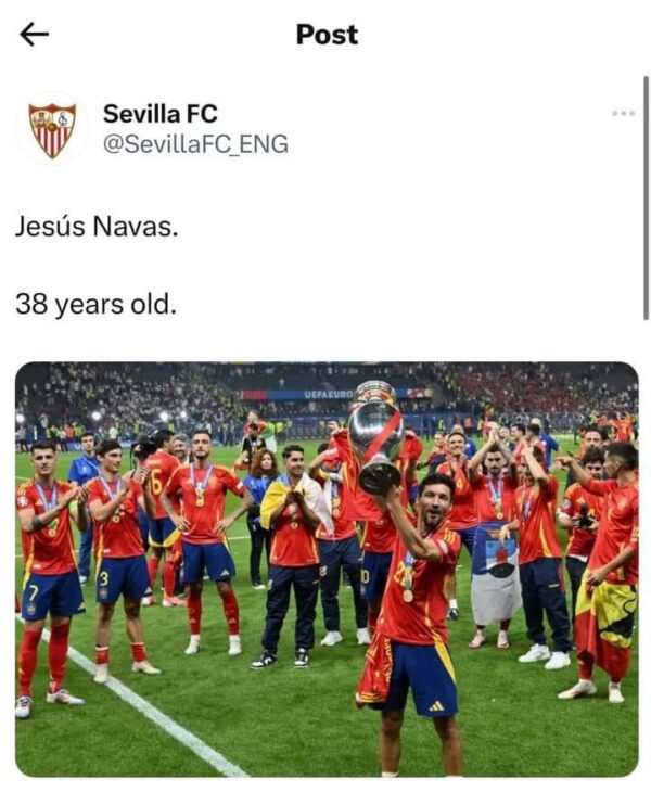 Jesus Navas ở tuổi 38 nâng "World Cup" thứ 3 của mình 😂