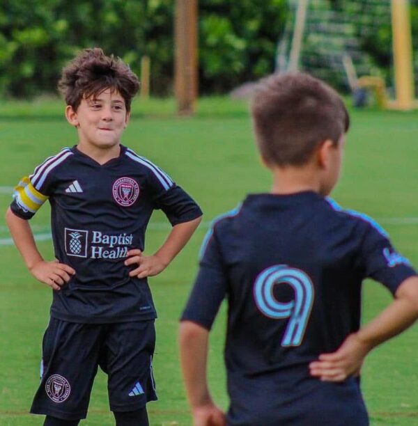 Ciro Messi với tấm băng đội trưởng U7-Inter Miami… 😍