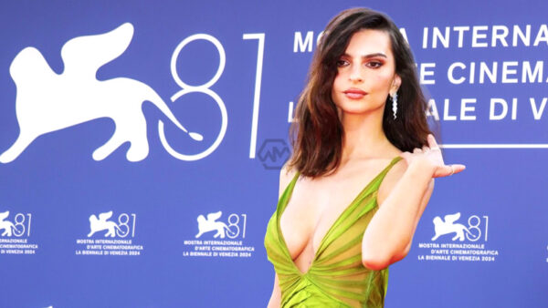 Emily Ratajkowski Stuns in Vintage Gucci at the Venice Film Festival Learn More: https://t.co/HLm42hypVr #FashionNews #TrendingNews #Ratajkowski #Vintage #Festival https://t.co/gLqGWkx6BG