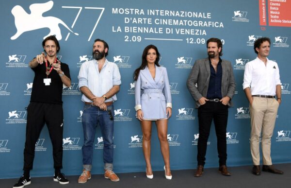 Adèle Exarchopoulos sexy sur le tapis rouge de la Mostra de Venise (2020)