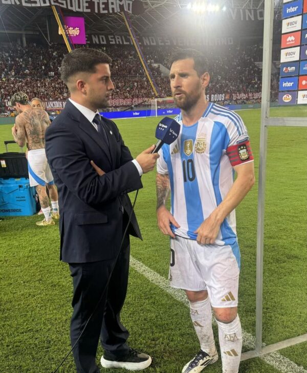 🇦🇷 🗣Leo Messi nói sau ở trận đấu của Argentina sáng nay: “Đã lâu rồi đối với tôi, tôi rất vui khi trở lại trong màu á…