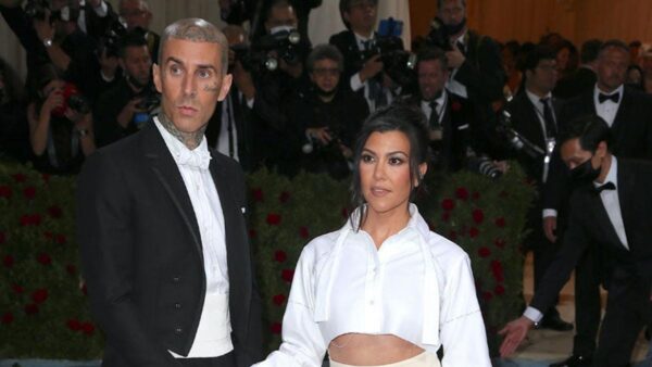 El hijastro de Kourtney Kardashian, en una fiesta con aceite de bebé: ¿qué tiene que ver con Diddy? https://t.co/pyrWn4PVi9 https://t.co/Fx4CHRzZeW