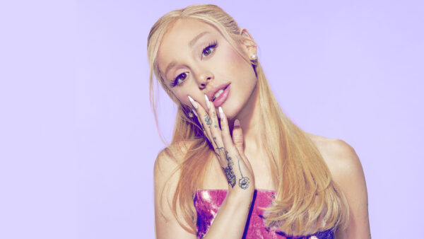 Glitter Magazine | Ariana Grande Set to Host This Week’s Episode of ‘Saturday Night Live’