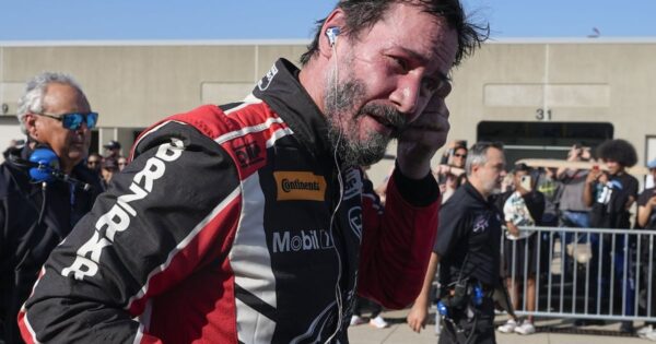 Keanu Reeves crashes at Indianapolis Motor Speedway in pro auto racing debut – CP24