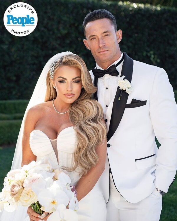 Big congratulations to #MandyRose and #TinoSabbatelli, who tied the knot today! 💍🎉