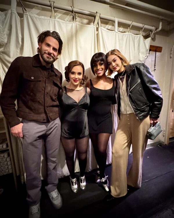 Gigi Hadid with Bradley Cooper backstage at the musical "Chicago" in New York on 11/09.