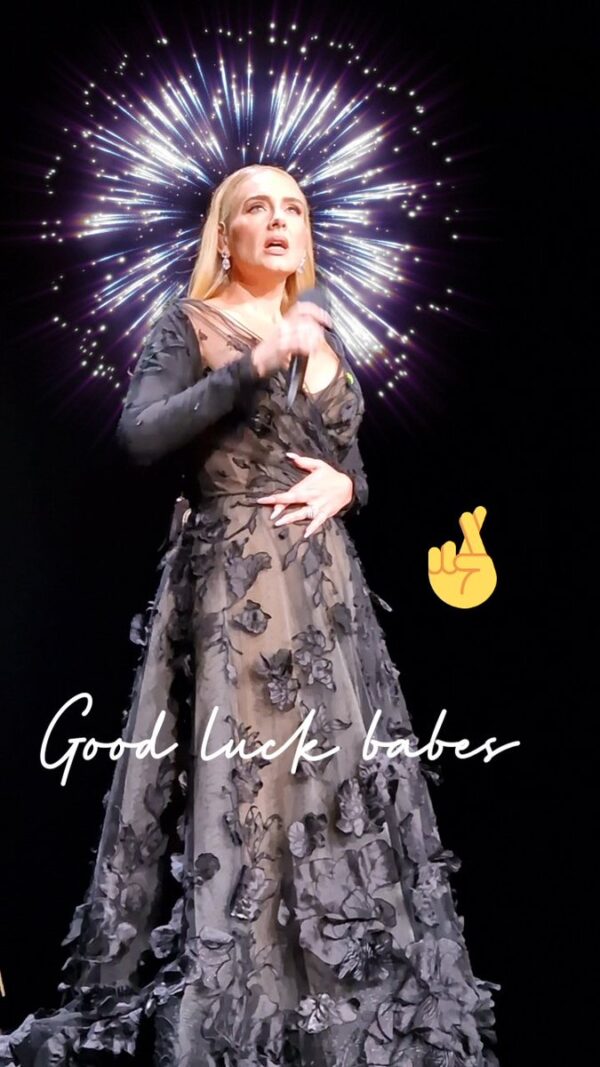 Adele 🤞🏻🤞🏻🤞🏻🤞🏻🤞🏻 good luck babes #WeekendsWithAdele https://t.co/HDq81oLZ7d